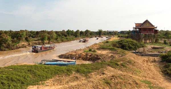 Siem Reap Καμπότζη Ιανουαρίου 2017 Τουριστικά Σκάφη Στον Ποταμό Προς — Φωτογραφία Αρχείου