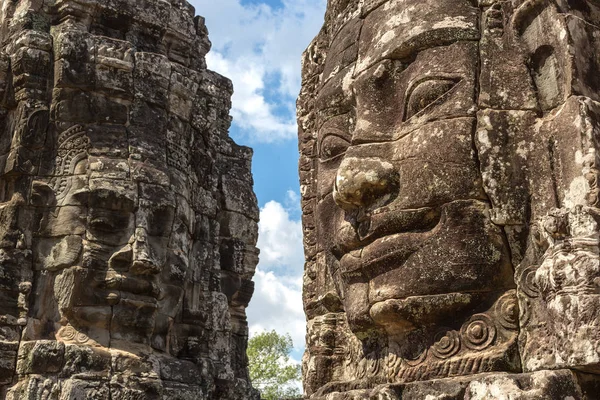 Πρόσωπα Λαξευμένα Πέτρα Στους Πύργους Του Ναού Bayon Συγκρότημα Angkor — Φωτογραφία Αρχείου