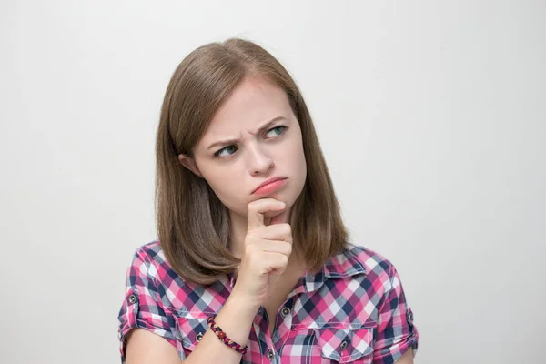 Jovem Caucasiana Menina Com Questionamento Confuso Confuso Expressão Pensar Lembrar — Fotografia de Stock