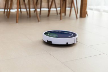 Robot elektrikli süpürge Odalar evde temizler