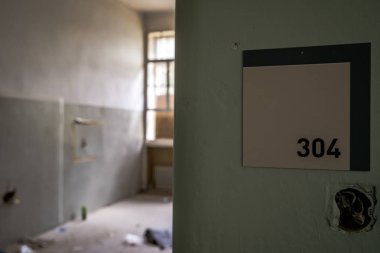 Akıl hastaları için terk edilmiş eski psikiyatri kliniği. Fırınlar ve hasta yardım