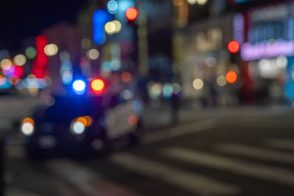 Police in an American city intervenes in a car accident. flashing highlights — Stock Photo, Image