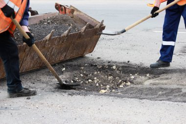 Kısmi yol onarım ile eski kapağının çukurları ve yama site kaldırma.
