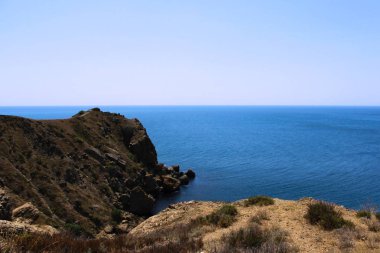 Dağın tepesinden Karadeniz manzarası. Kırım Cumhuriyeti.