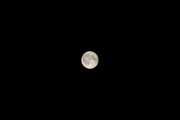 Яскравий Повний Місяць Тлі Чорного Нічного Неба — стокове фото
