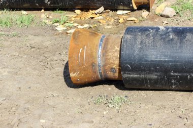 Yerdeki su kaza ortadan kaldırılması yerinde modern geniş çaplı nargile yeni teknolojiler kullanılarak üretilen ısı, kaydetmek için yalıtım ile yatıyor.