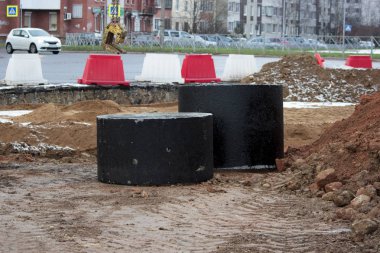yol yapımı için Şantiye yakınındaki fırtına drenaj Beton halkalar dan vardır