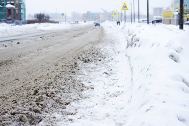 Kar üstüne kar sorunu - Şehir yolunda kar, yulaf lapası.