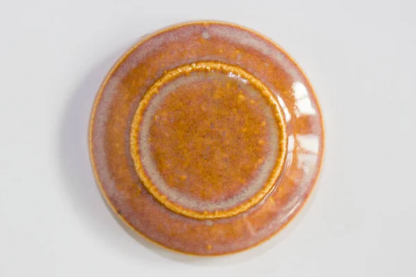 Sonde ronde en argile avec glaçure brillante orange . — Photo