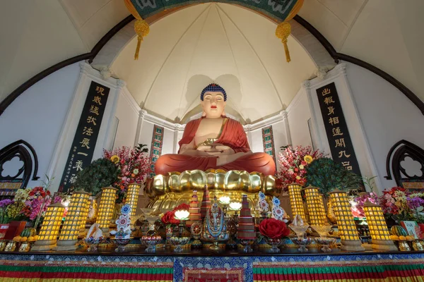 サンフランシスコ カリフォルニア 2018 フィートの高華奘仏教寺の阿弥陀如来坐像は非常に威厳のある探してとは世界を驚かせた — ストック写真