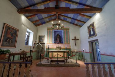 Soledad, California - 26 Ağustos 2018: Misyon Soledad Chapel sunak. 1791 yılında babası Fermin Lasuen tarafından kurulan, misyon Soledad Kaliforniya'da kurulan on üçüncü görev olmaktır.
