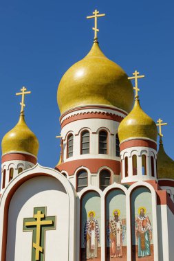 Dış kutsal bakire Katedrali. Rus Ortodoks Katedrali, Richmond İlçe San Francisco yeni restore edilmiş soğan kubbeleri görünümünü.