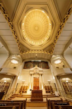Oakland, California - 30 Eylül 2018: İç Tapınağı Sina reformu Yahudi sinagog. 1875 yılında kurulan en eski Yahudi cemaat Doğu San Francisco Bay bölgesinde olan.