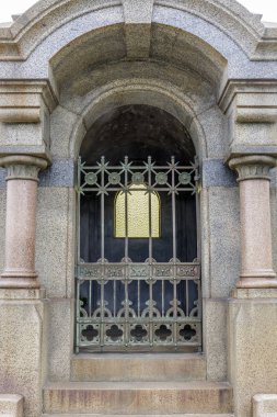 Mountain View mezarlığı girişte Türbesi. Oakland ve Piedmont, Alameda County, Kaliforniya, ABD.