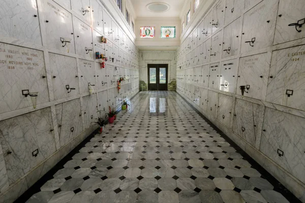 Oakland Kalifornien Dezember 2018 Mausoleumskorridor Auf Dem Bergfriedhof Der Bergfriedhof — Stockfoto