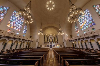 San Francisco, California - 23 Şubat 2019: Main Sanctuary, cemaat Emanu-El. cemaat Emanu-El San Francisco, Kaliforniya, Kaliforniya'da iki eski Yahudi cemaat biridir.