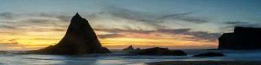 Günbatımı panoramalı Martins Beach üzerinde Half Moon Bay yakınlarında. San Mateo County, Kaliforniya, ABD.