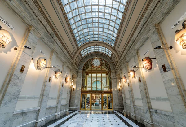 San Francisco California - 19 Mayıs 2019: Finans Bölgesindeki Tüccarlar Borsası Binasındaki Salon.