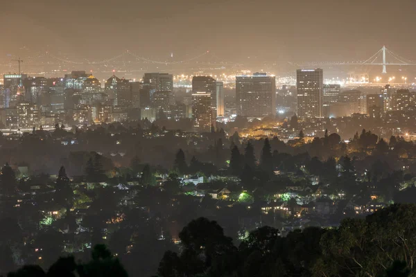 Oakland Och San Francisco Cityscapes Dimmig Sommarnatt Oakland Hills Alameda — Stockfoto