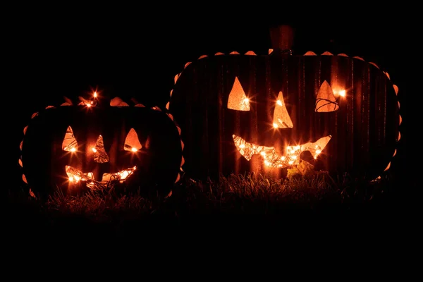 Två Jack Lantern Pumpa Lyktor Glödande Mörkret Halloween Bakgrund Dcor — Stockfoto