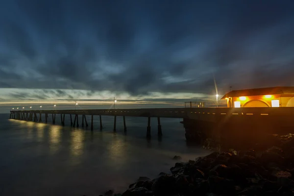 Nad Přístavem Pohybují Mraky Pacifica Municipal Pier Pacifica California Usa — Stock fotografie