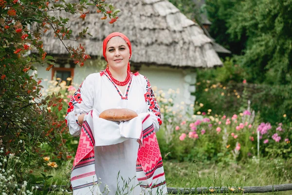 Ukrainian Woman Traditional Attire Holds Rushnyk Bread Salt Background Old — Stock Photo, Image