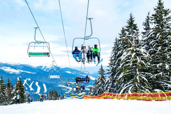 Skiërs Snowboarders Een Ski Lift View Van Boven Auto Van — Stockfoto
