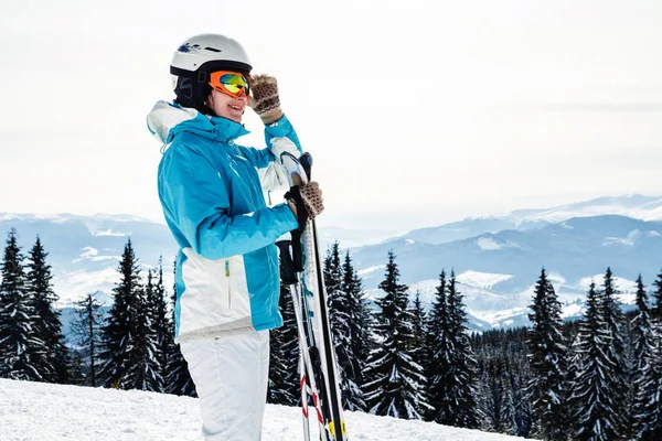 Une Femme Costume Bleu Casque Des Lunettes Tient Debout Avec — Photo