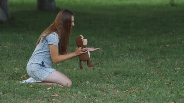 Mother Give Present Baby Outdoor Baby Rushes Mother Arms Green — Stock Video