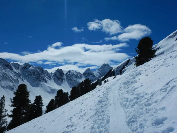 Μια Όμορφη Skitouring Στις Άλπεις Χειμώνας Στην Αυστρία — Φωτογραφία Αρχείου