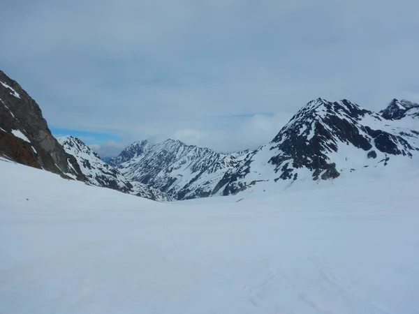 Όμορφη Νωρίς Την Άνοιξη Skitouring Στις Otztal Άλπεις Στην Αυστρία — Φωτογραφία Αρχείου
