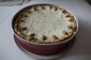 taze pişmiş ev yapımı ıspanak peynir pastası