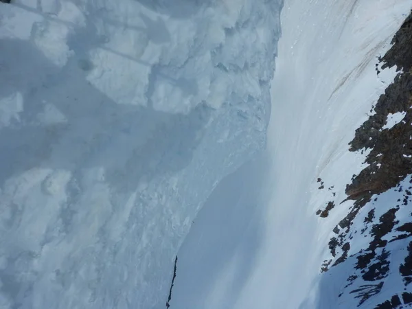 Neve Con Ombra Alpinista Sci — Foto Stock