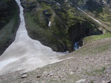 güzel sessiz hala karlı bahar doğa Avusturya Alpleri'nde otztaler