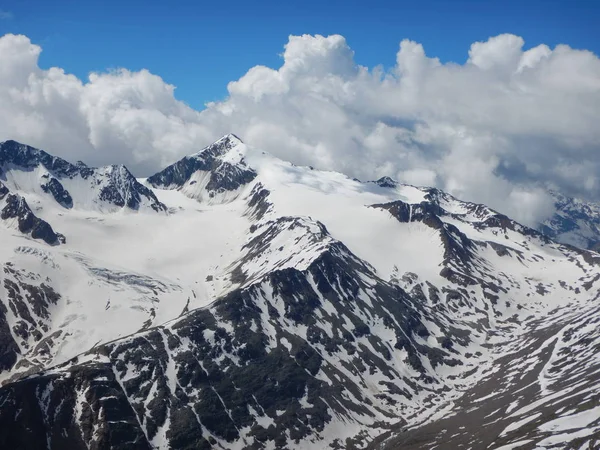 美丽寂静的雪春天自然在奥地利的 Otztaler 阿尔卑斯 — 图库照片