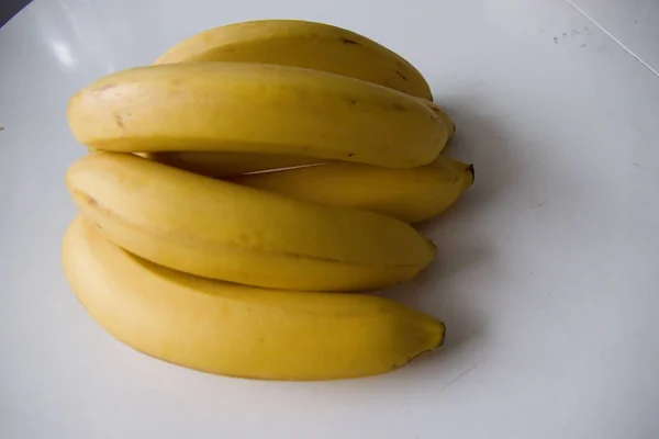 Flok Friske Gule Velsmagende Bananer - Stock-foto