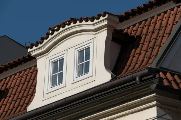 Детали Окна Крыше Старого Дома Праге Чехии — стоковое фото