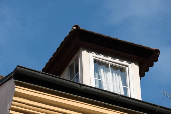Детали Окна Крыше Старого Дома Праге Чехии — стоковое фото