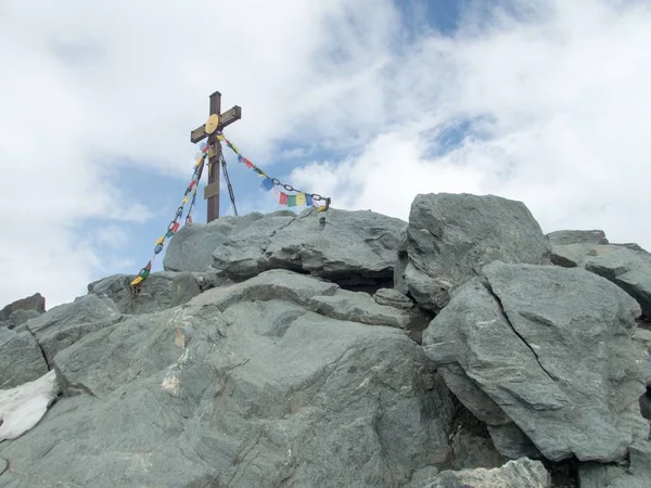著名的大格洛克纳山山山顶十字架在奥地利 — 图库照片