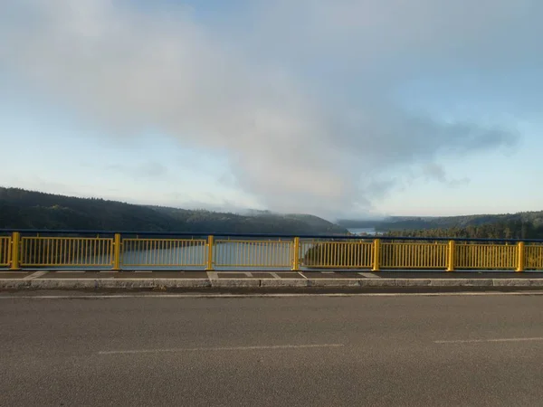 Barandilla en el zdakovsky más en orlik presa —  Fotos de Stock