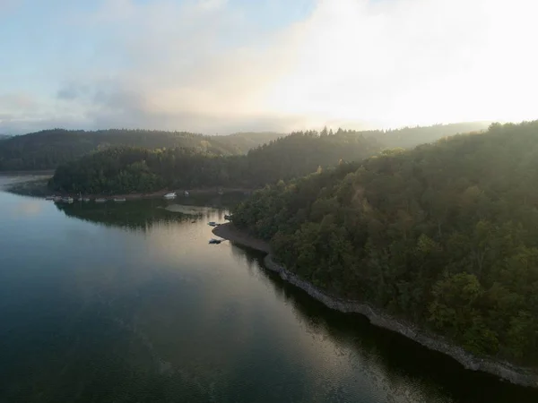 Dique orlik en Chequia visto desde el famoso puente zdakovsky — Foto de Stock