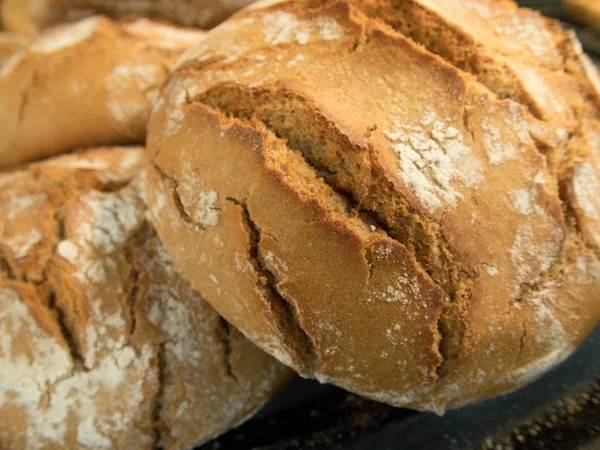 bir taze pişmiş ekmek süpermarkette detay