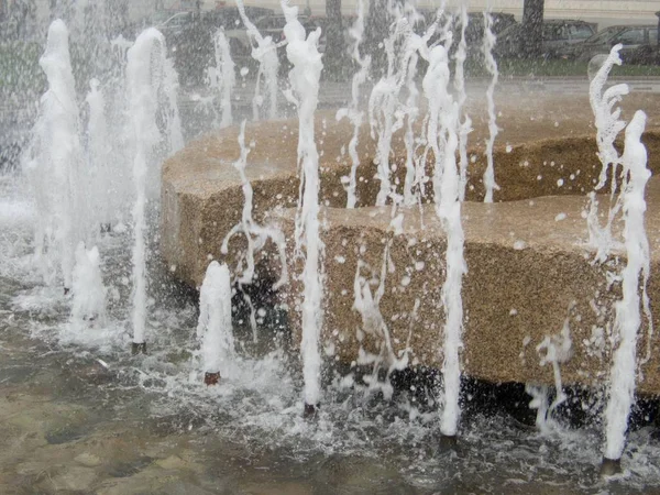 街の噴水の水の詳細 — ストック写真