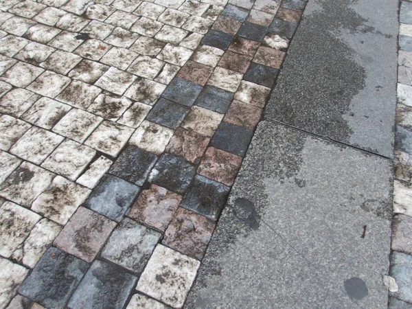 Reflexion Wasser Auf Der Straße Nach Dem Regen — Stockfoto