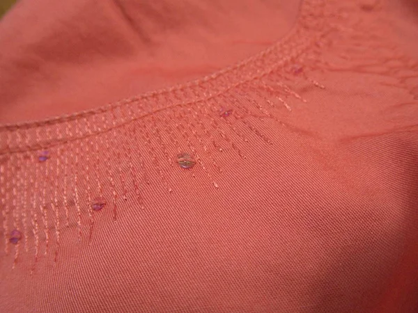 moda giysiler için renkli bir tekstil kumaş yakın detay