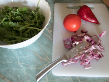 salata için taze çiğ kırmızı sebze karışımı