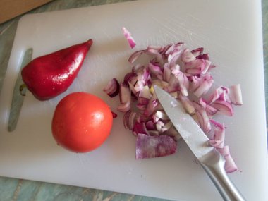 salata için taze çiğ kırmızı sebze karışımı