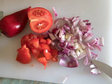 salata için taze çiğ kırmızı sebze karışımı