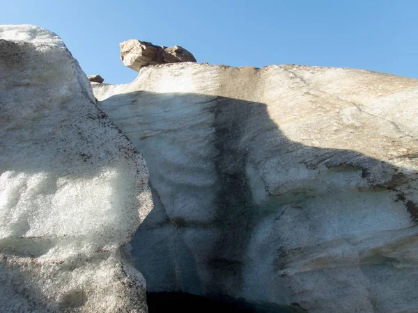 Detalle Glaciar Masivo Con Una Roca — Foto de Stock