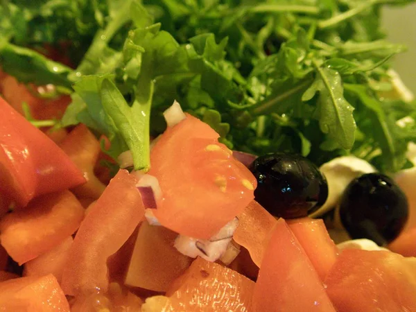 Savoureuse Salade Fraîche Mélangée Avec Tomate Rucola Fromage Dans Bol — Photo